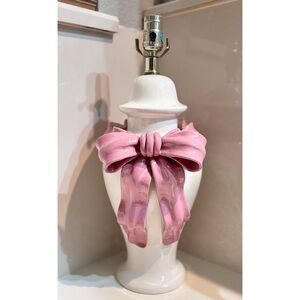 Vintage BetLar, Inc. Large pink bow lamp